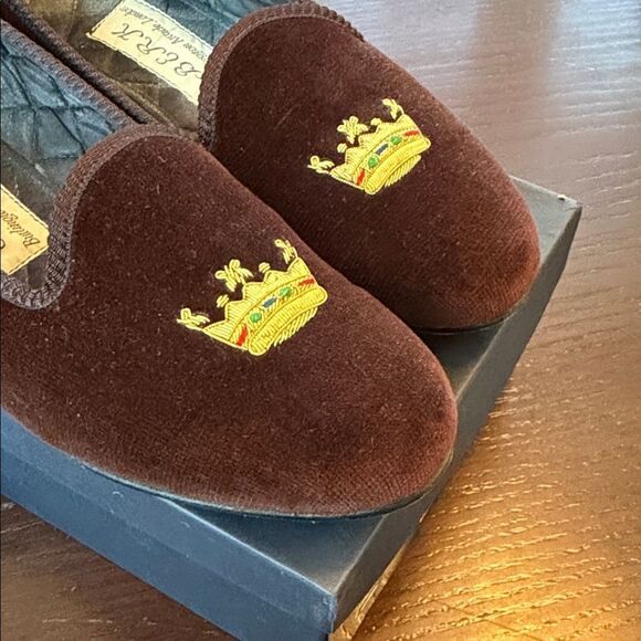 Banana Republic Men\'s Velvet Loafers with Embroidered Crown main image 6